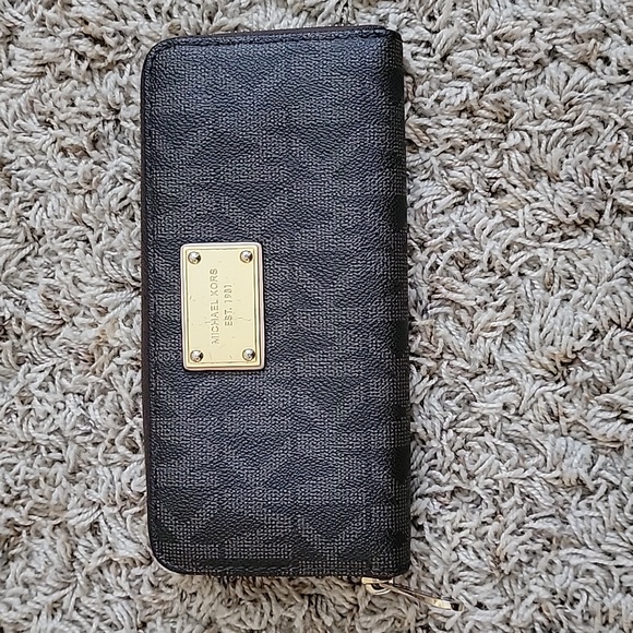 Michael Kors Handbag & Wallet - Picture 11 of 14